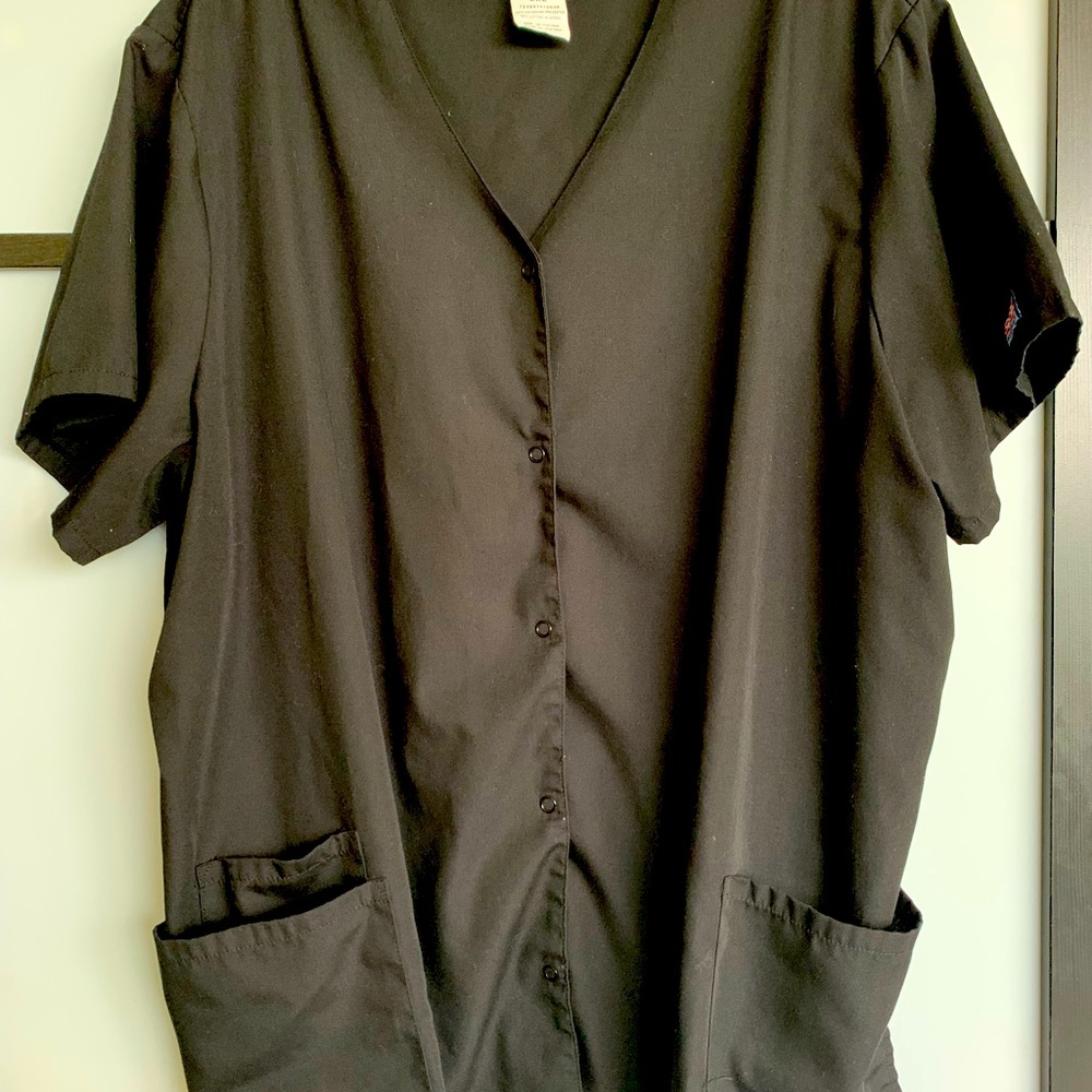 Cherokee snap front vnk scrub top